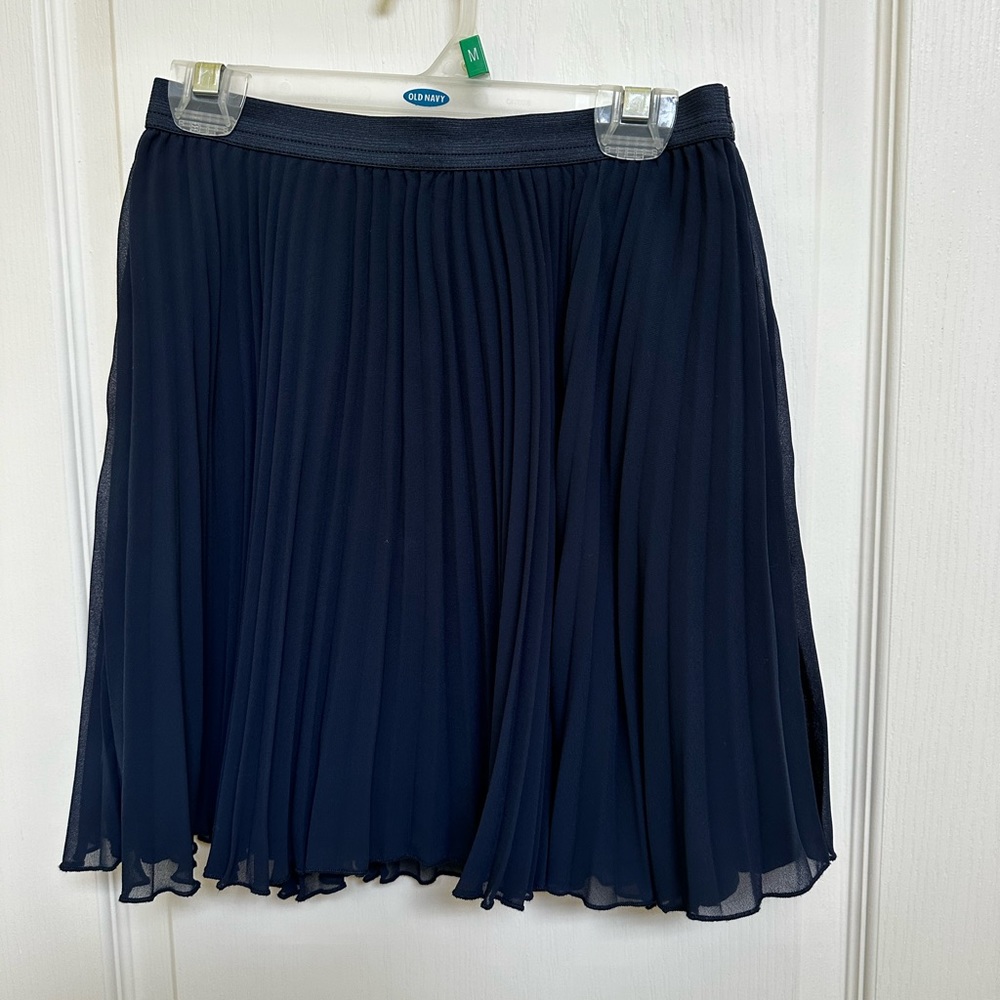 Navy blue flowy pleated Hollister skirt